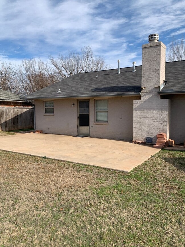Building Photo - 517 Post Oak Ln