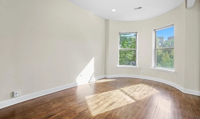 Building Photo - 4542 S Indiana Ave