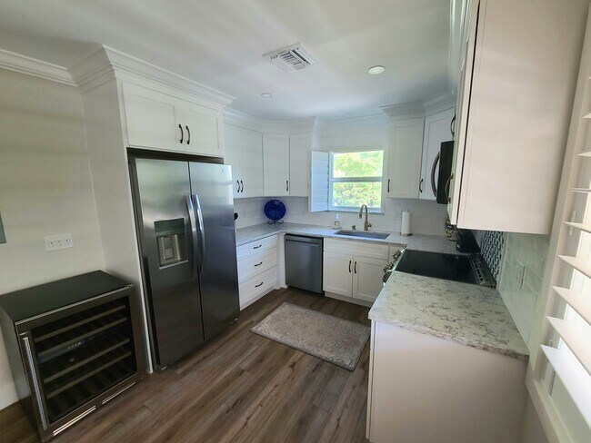 Building Photo - 1202 Palm Trl