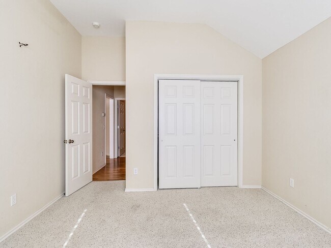 Building Photo - Beautiful Home With Lake View - 3 Bed + 2 Bath