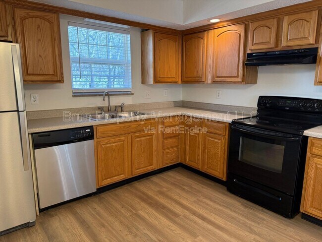 Building Photo - 11105 Lake Hills Dr