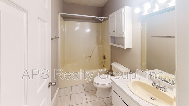 Building Photo - 4001 S Bend Dr