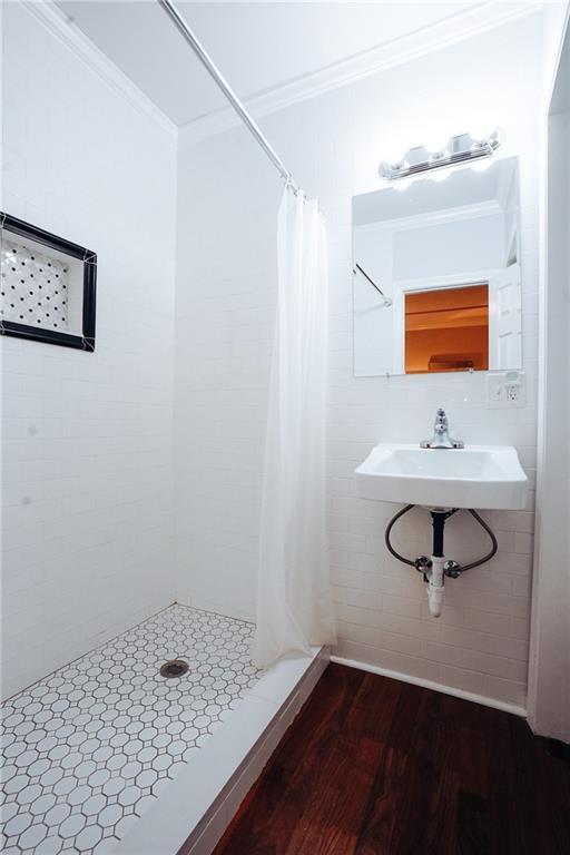 Building Photo - 603 Thames St