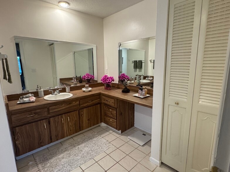 Primary Bathroom - 1063 Wexford Way