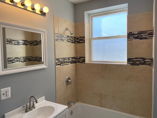 Building Photo - 1411 E 67th Pl