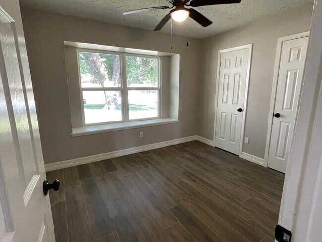 Building Photo - 16910 Quail Glen Dr