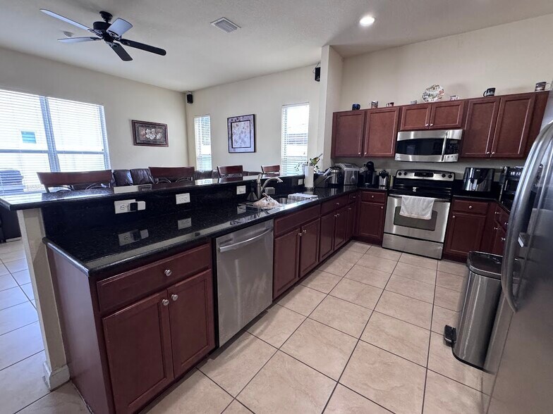 Building Photo - 9165 SW 170th Ave