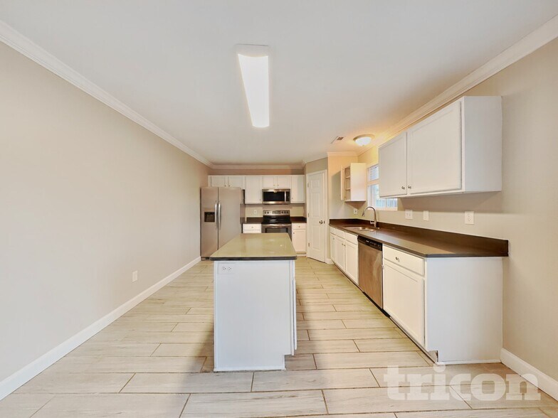 Building Photo - 3733 Eskdale Dr