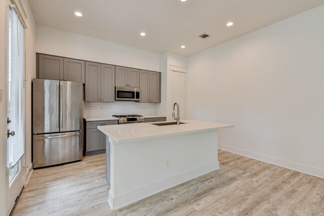 Building Photo - 2539 Judiway St