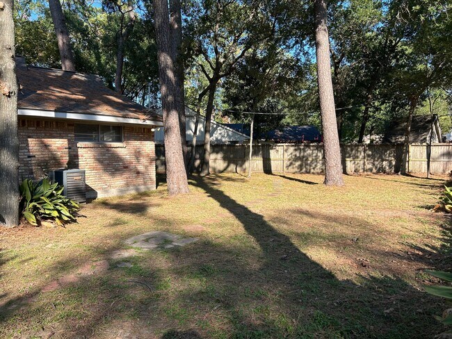 Building Photo - 1702 Maux Dr