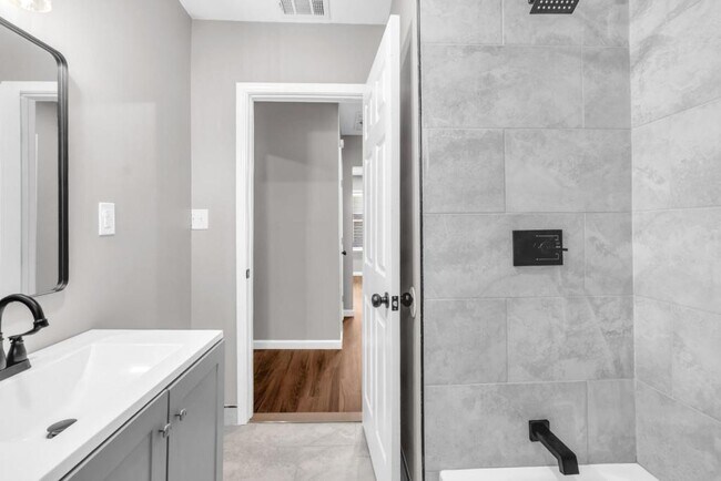 Building Photo - 2717 Burns Ave