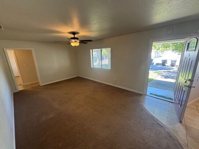 Building Photo - 2720 Larry Ln