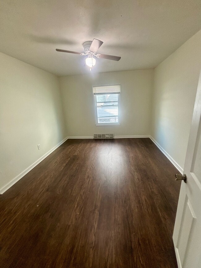 Building Photo - 3633 Kahlert Ave