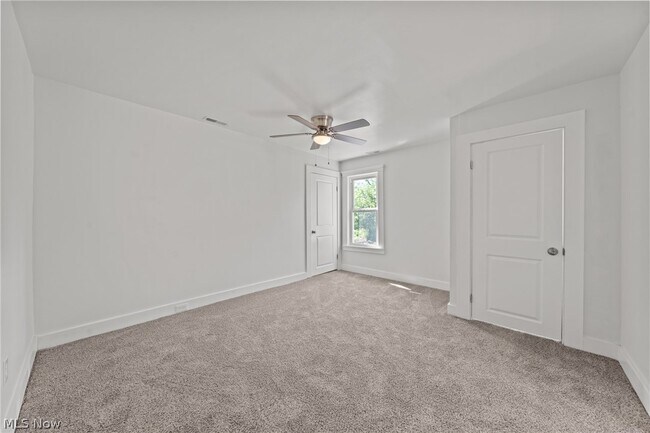 Building Photo - 6209 Pear Ave