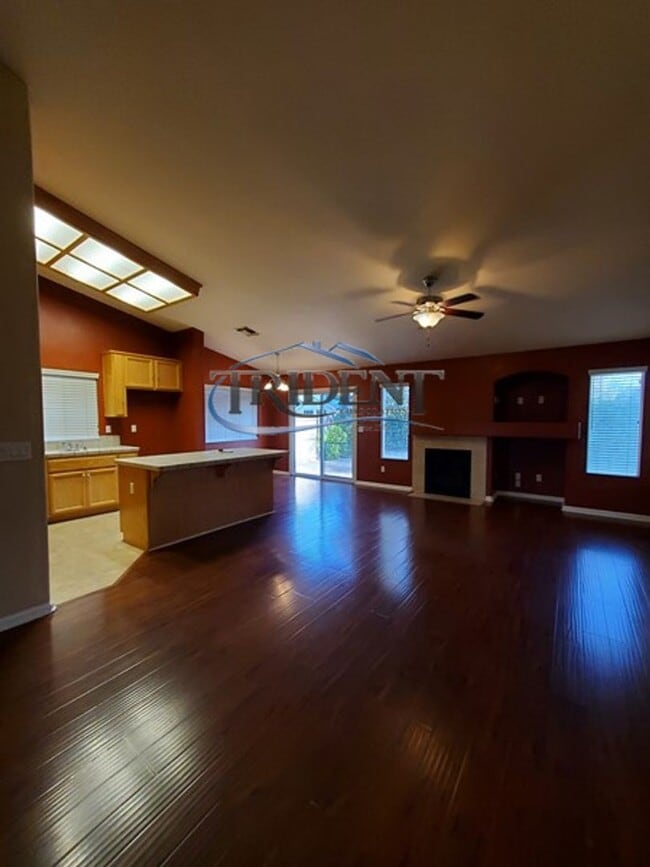 Building Photo - 4 bedroom, 2 bath house