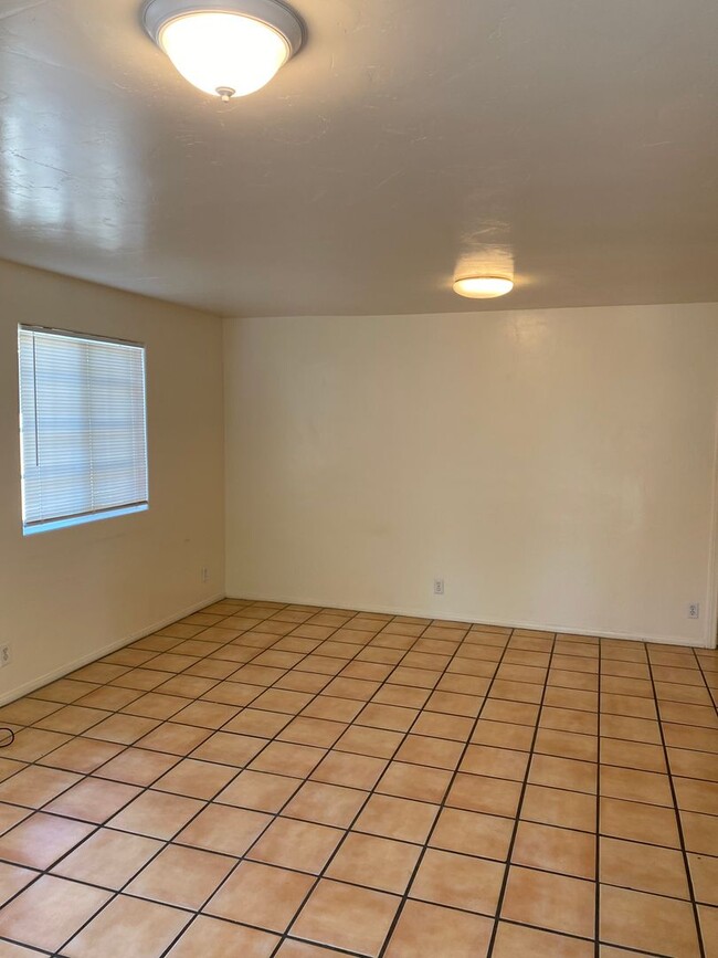 Building Photo - 6636 Del Playa Dr
