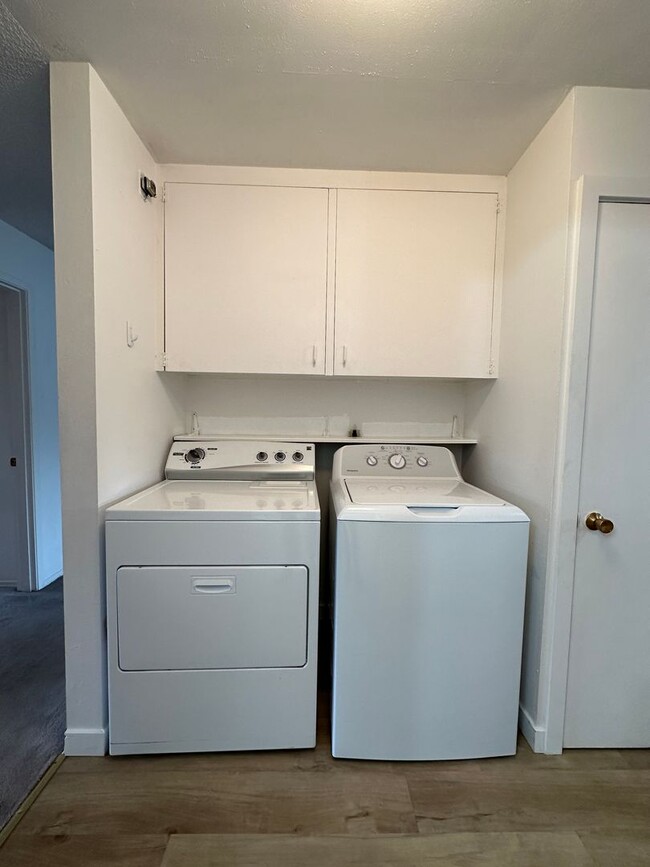 Building Photo - Oversized 2 bedroom Condo -  **$500 off Mo...