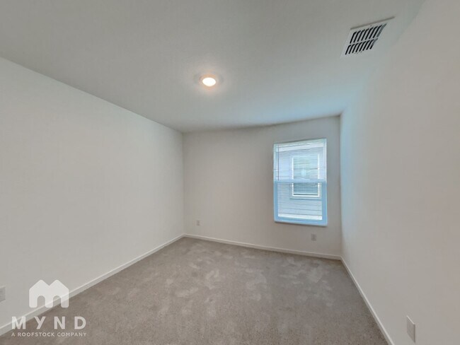 Building Photo - 213 Poplar Pl