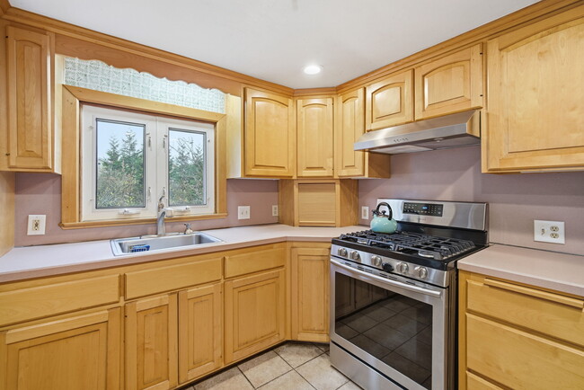 Building Photo - 1108 New Britain Ave