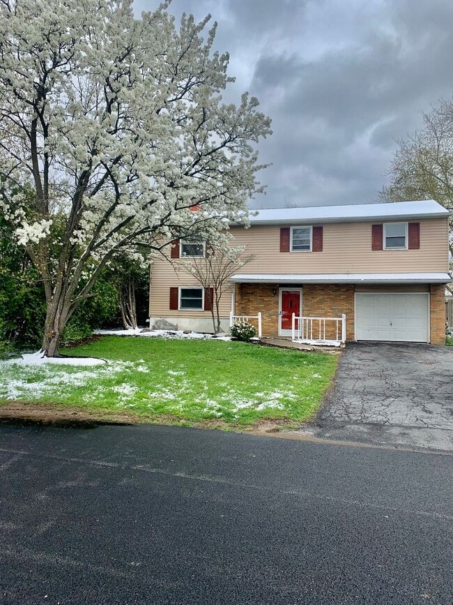 Building Photo - 8038 Evesborough Dr