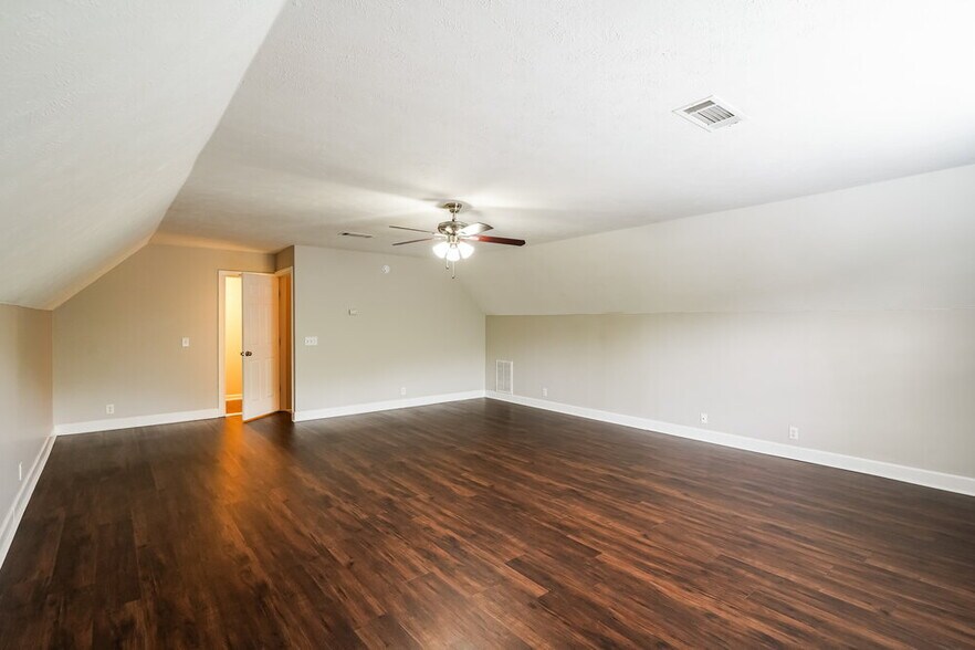 Building Photo - 1636 Bridgecrest Dr