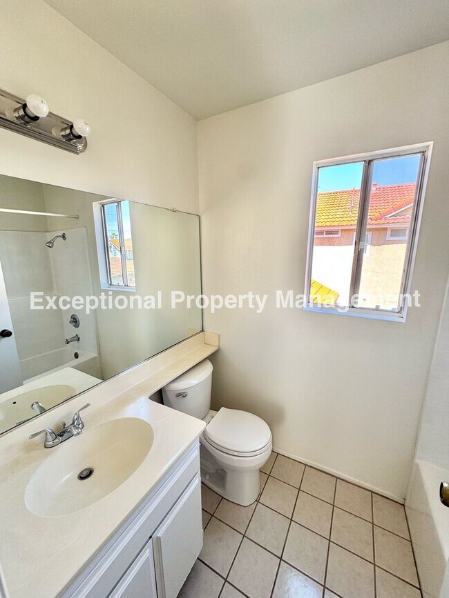 Building Photo - Ready to move in 3 bed 3 bath home!