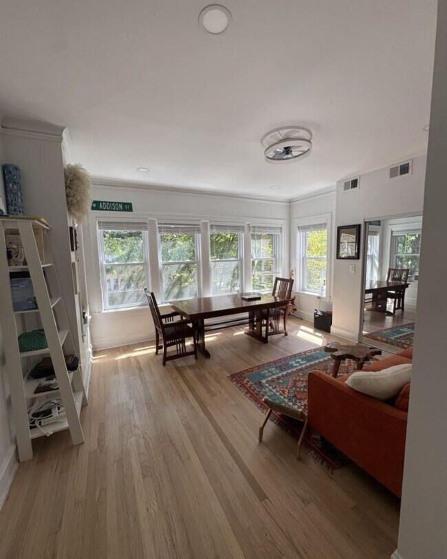 Building Photo - 2 bedroom in Chicago IL 60618