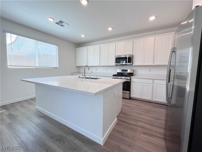 Building Photo - 2942 Gaffer Film St