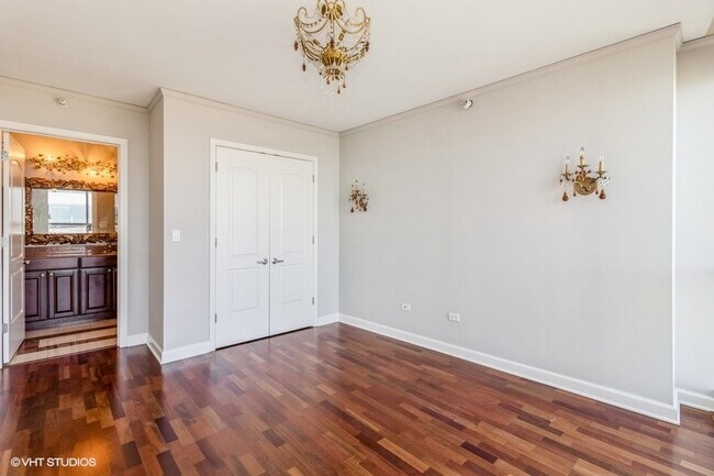 Building Photo - 420 E Waterside Dr