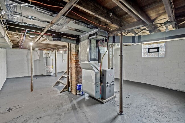 Building Photo - Gorgeous 2 bedroom home in West Mifflin available now!