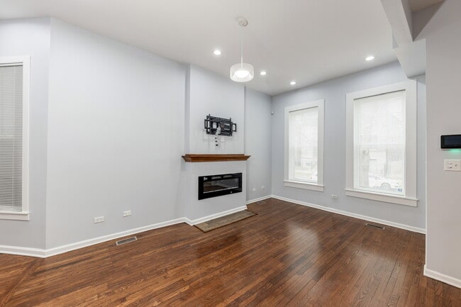 Building Photo - 6543 S Drexel Ave