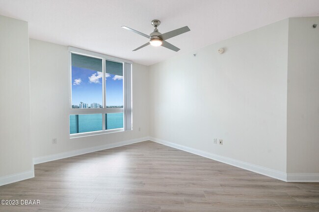 Building Photo - 241 Riverside Dr