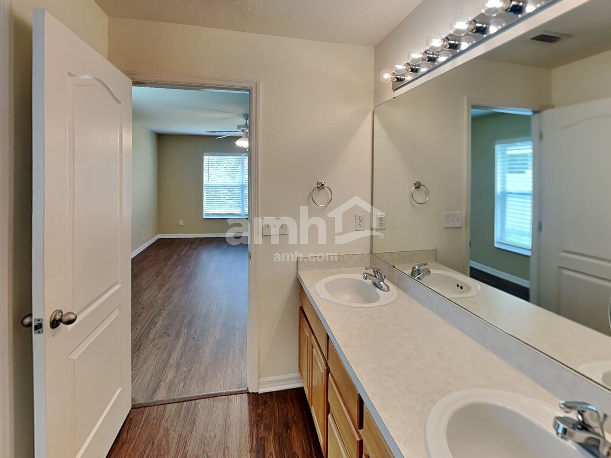 Building Photo - 3608 Doe Run Dr