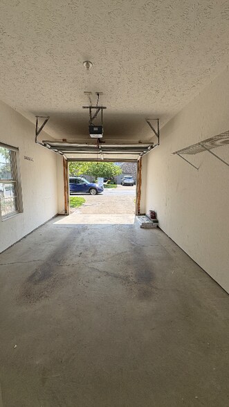 Building Photo - 4676 Court Yard Dr