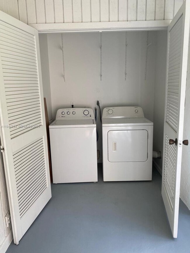 Building Photo - 4171 Oak Terrace Dr