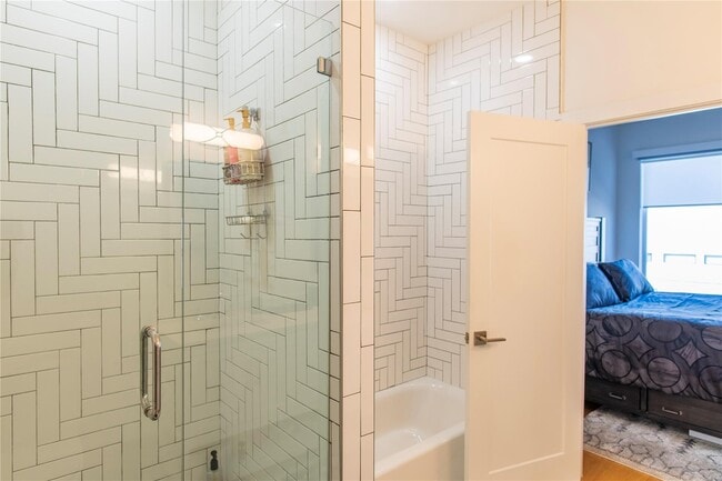 Building Photo - 2222 Moser Ave