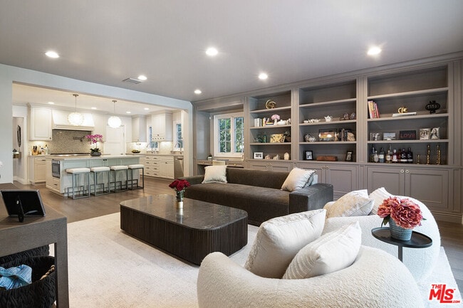 Building Photo - 9145 Sawyer St