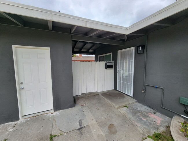 Building Photo - Charming 3-Bedroom Home Just 10 Minutes fr...