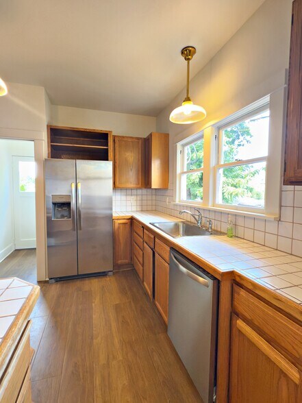 Building Photo - 125 NE 84th Ave
