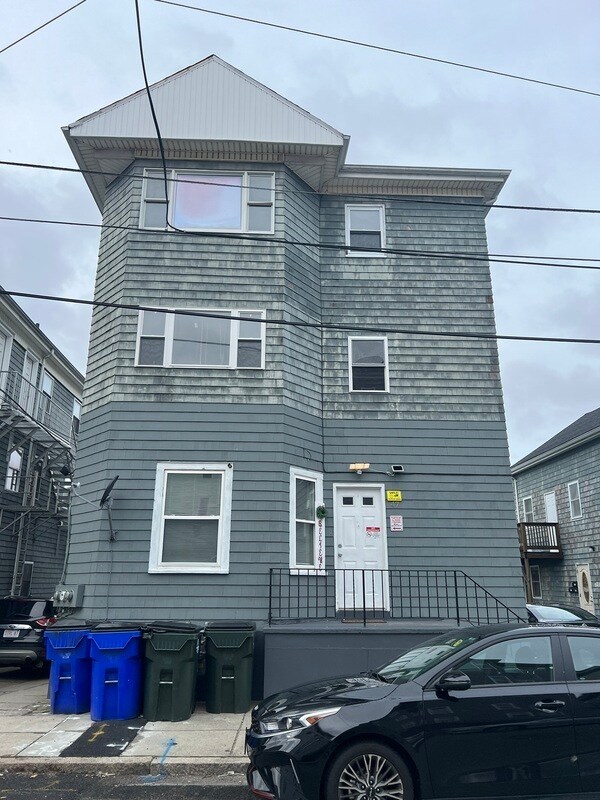 Building Photo - 47 Mulberry St