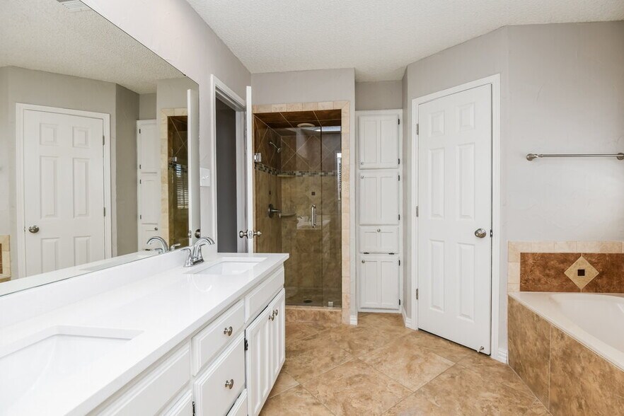 Building Photo - 2008 Hunter Glade Ln