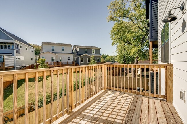Building Photo - Stunning 4-Bedroom Nashville Home with Granite Countertops, Hardwood Floors, and Fireplace!