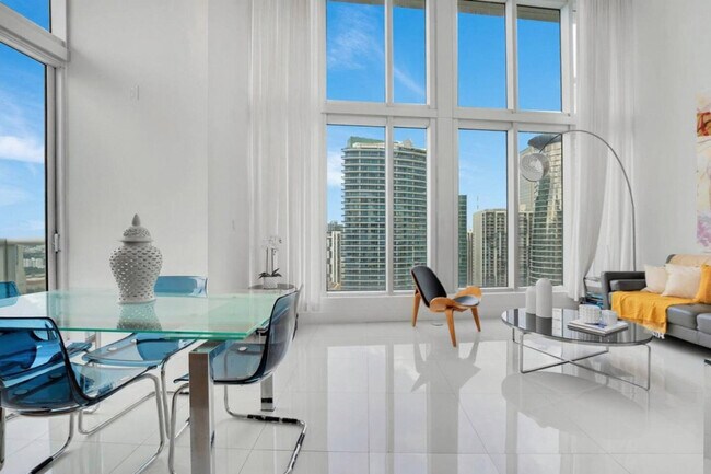 Building Photo - 485 Brickell Ave