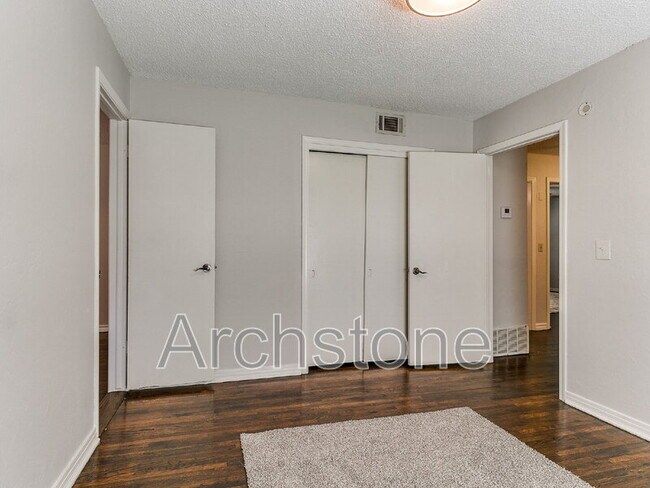 Building Photo - 1732 Carlisle Rd