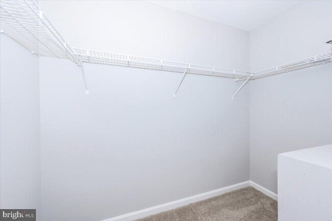 Building Photo - 161 Heathfield Dr