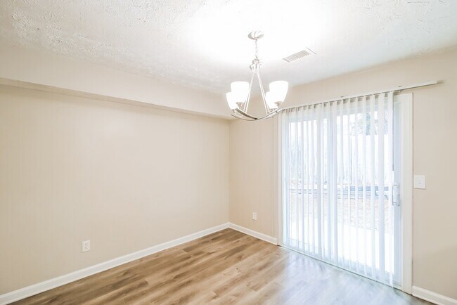 Building Photo - 5029 Brittany Dr