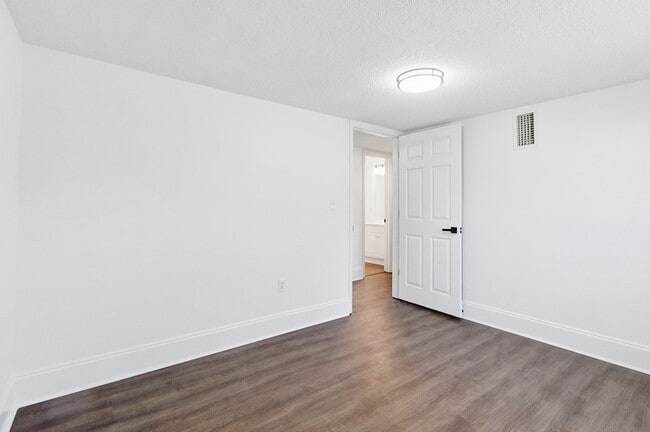 Building Photo - 17 Timberwood Ct