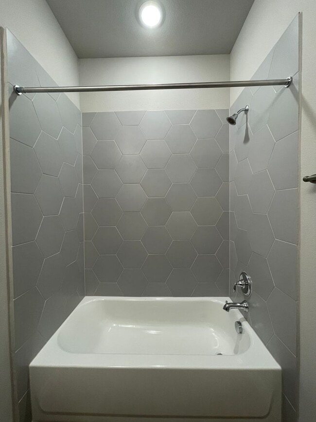 Building Photo - Townhome for rent