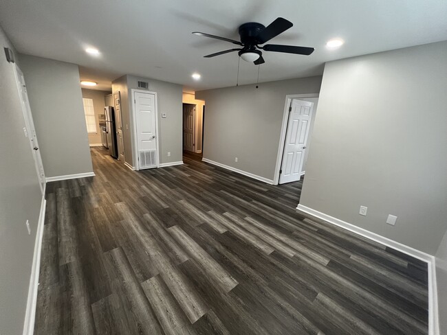 Building Photo - 8373 Thomas Rd