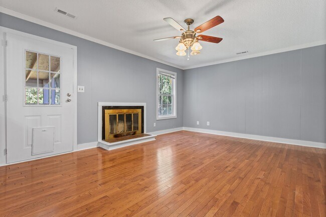 Building Photo - 417 Foxhall Dr